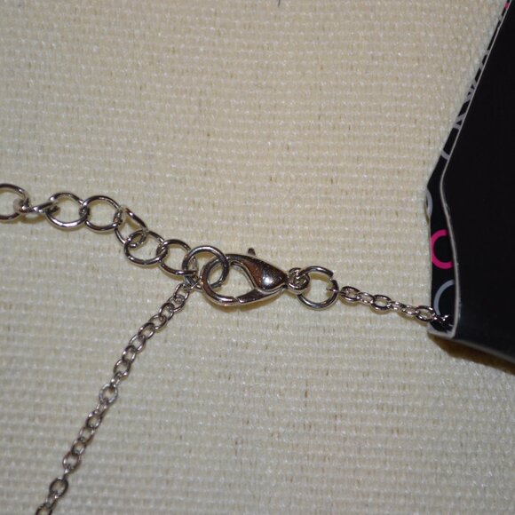 PAPARAZZI (R) Silverton Metal Chain Necklace Hanging Earrings Set Flowers 14y.o+ - Picture 5 of 8